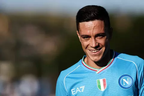 بعد ضياع صفقة ميلوت.. تقارير: أتلتيكو مدريد يتجه لضم راسبادوري من نابولي